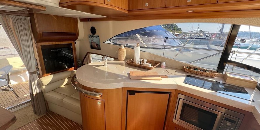 Galeon 440 Fly
